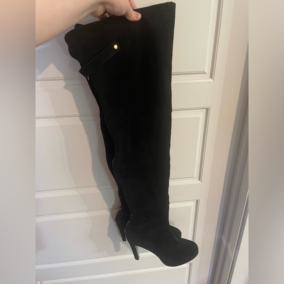 Kelsi Dagger black over the knee boots with gold zipper - Picture 2 of 9